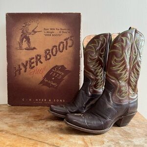 Vintage Hyer Cowboy Boots in original box fits like a size 8